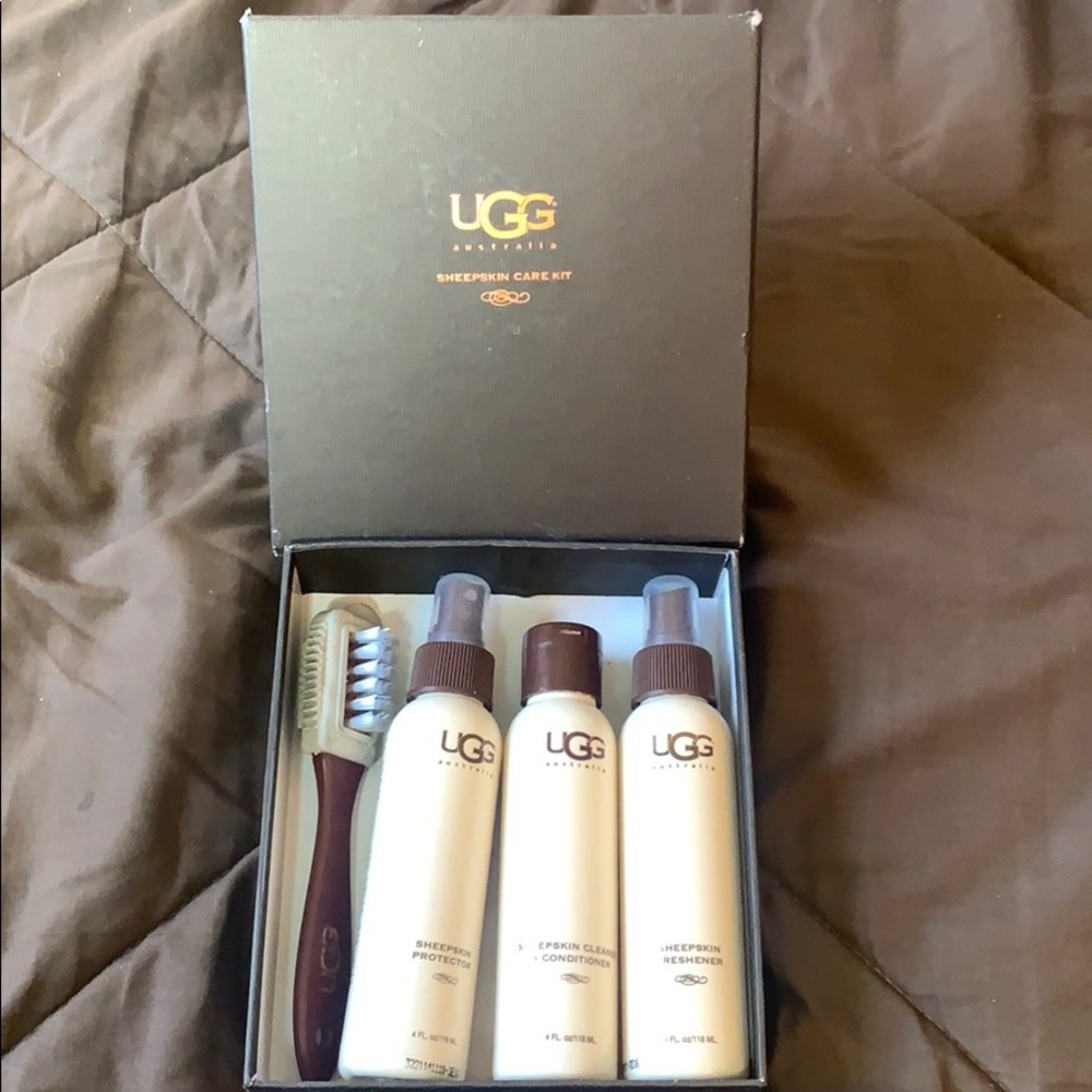 ***SOLD*** UGG Australia sheepskin care kit